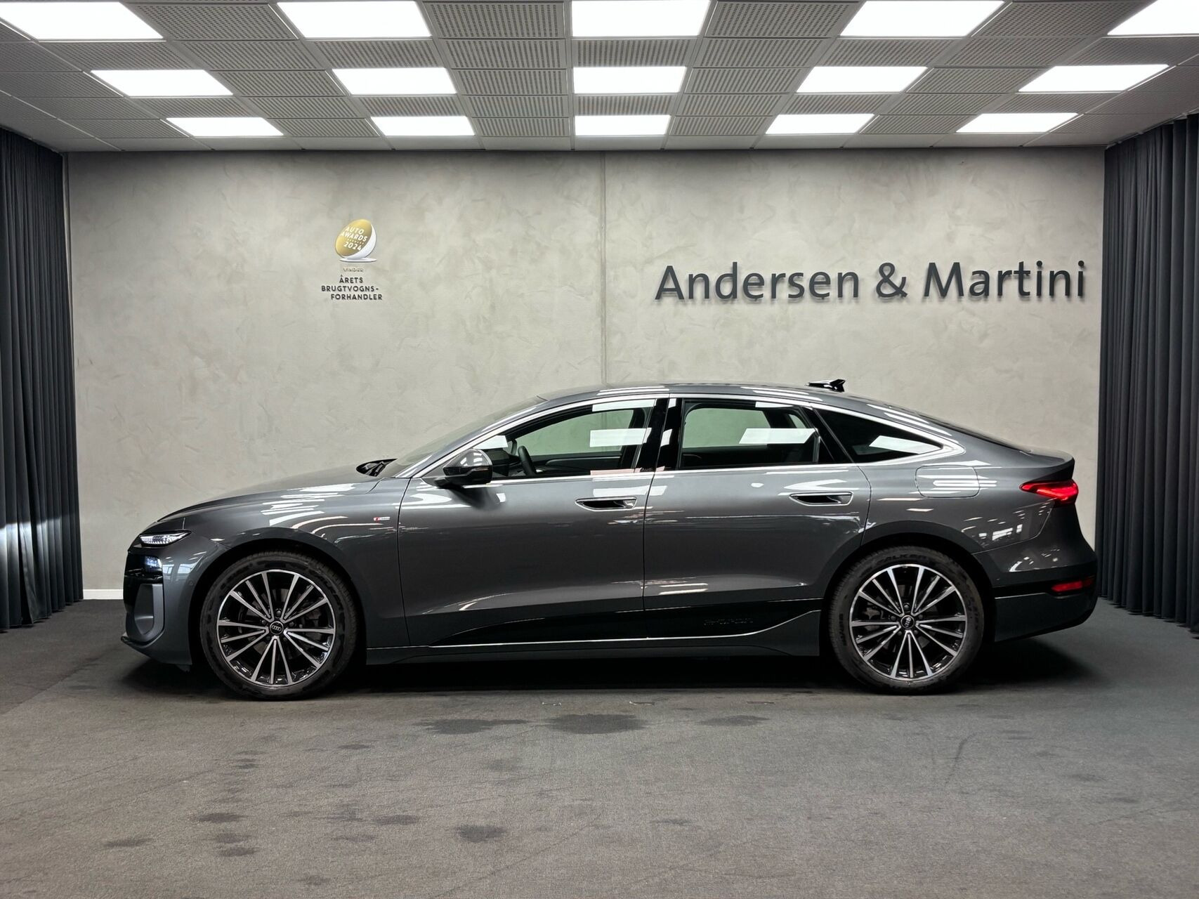 Grå Audi A6 fra 2025