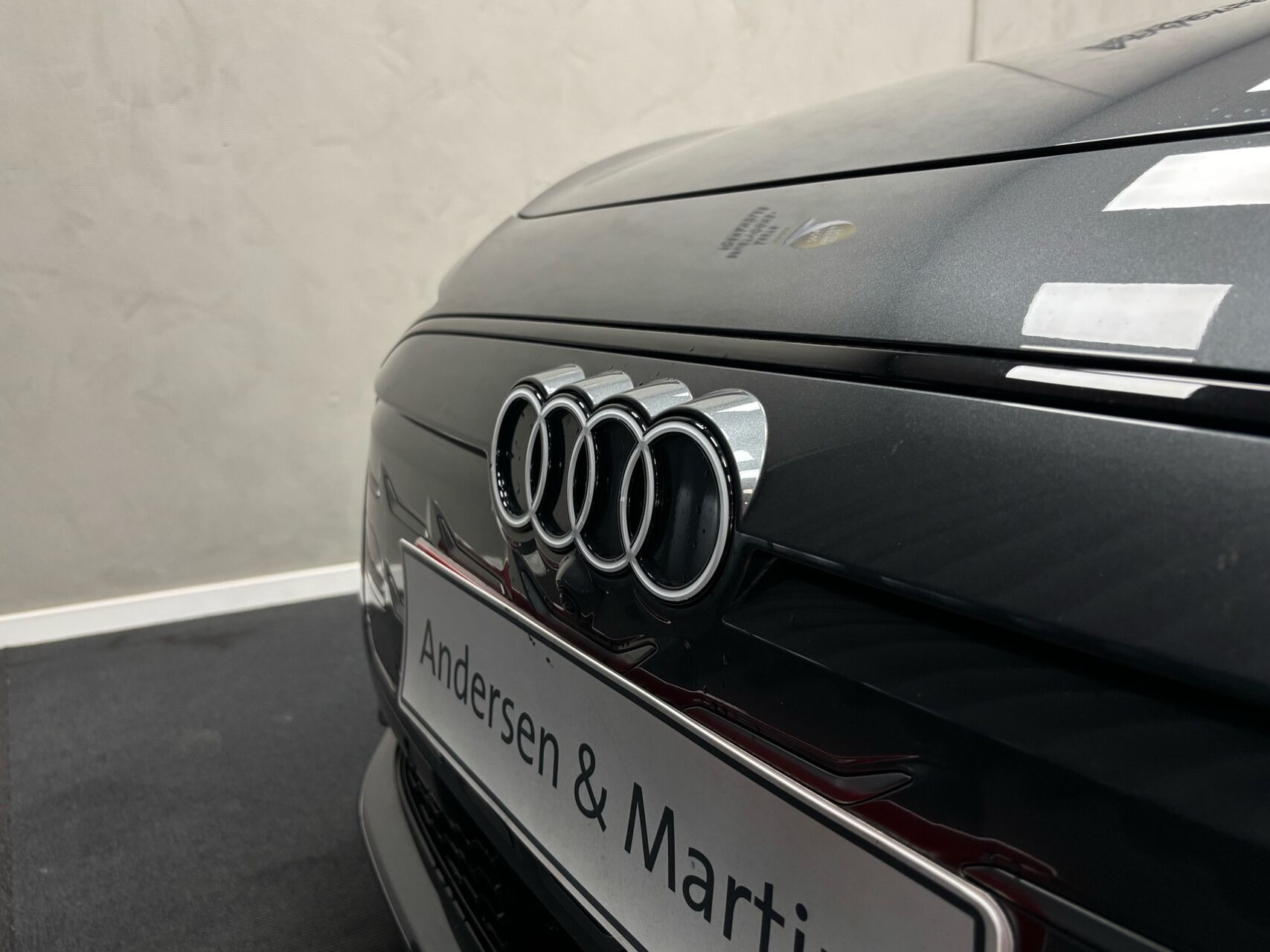 Grå Audi A6 fra 2025