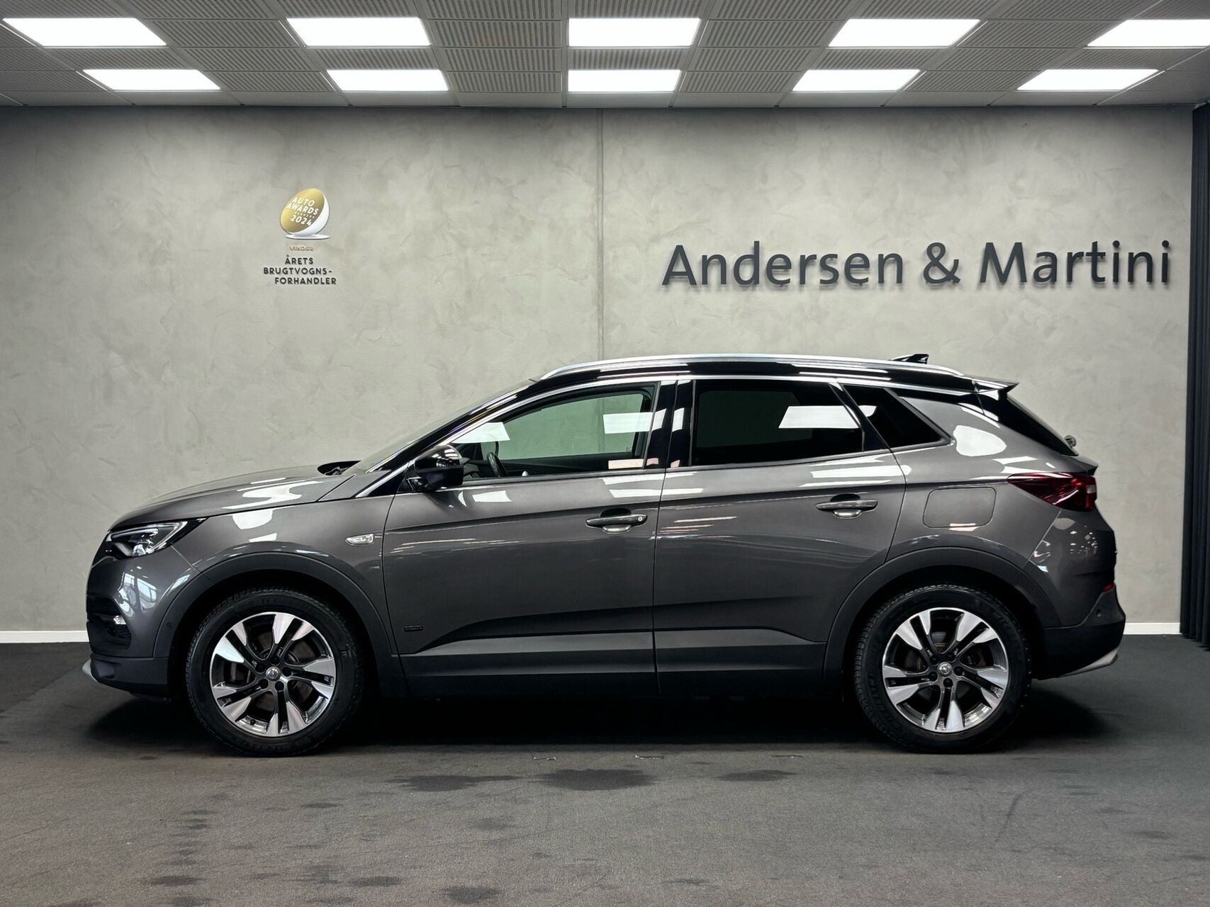Grå Opel Grandland X fra 2020