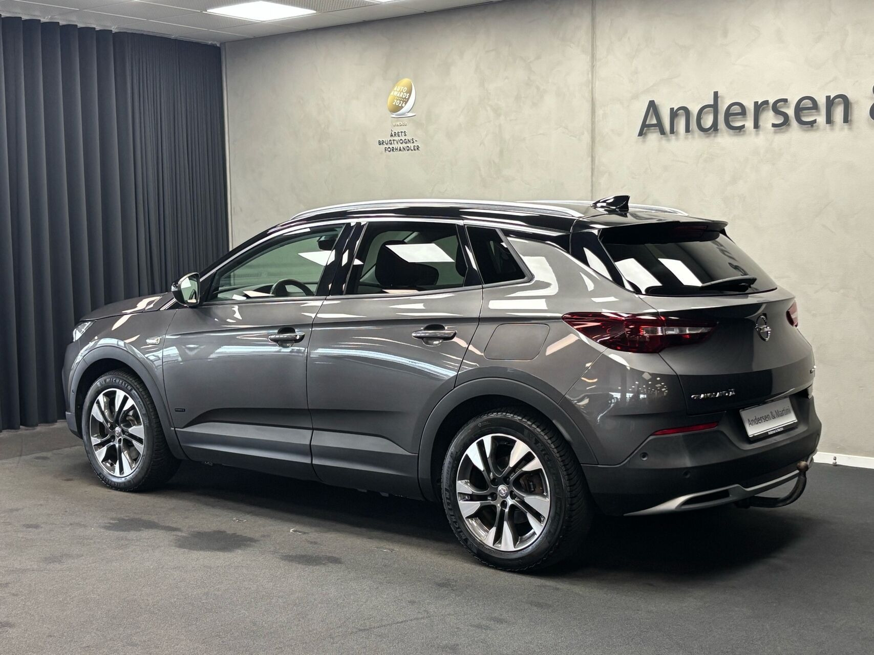 Grå Opel Grandland X fra 2020