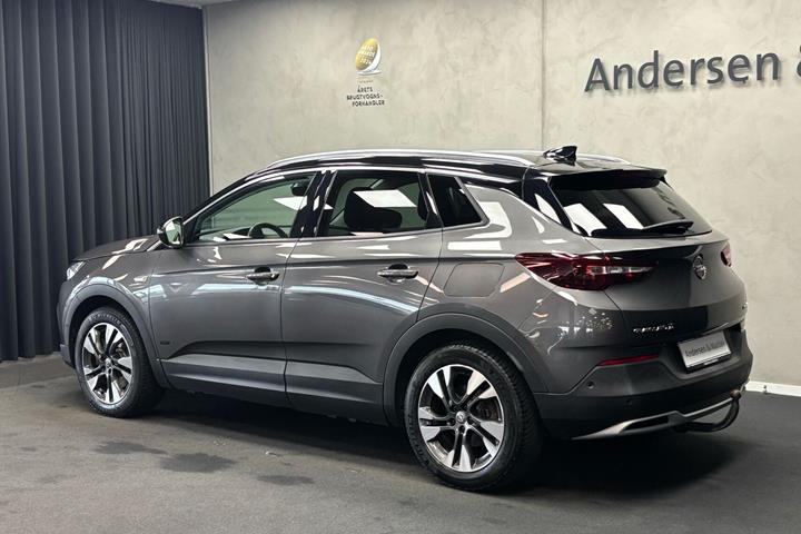 Grå Opel Grandland X fra 2020