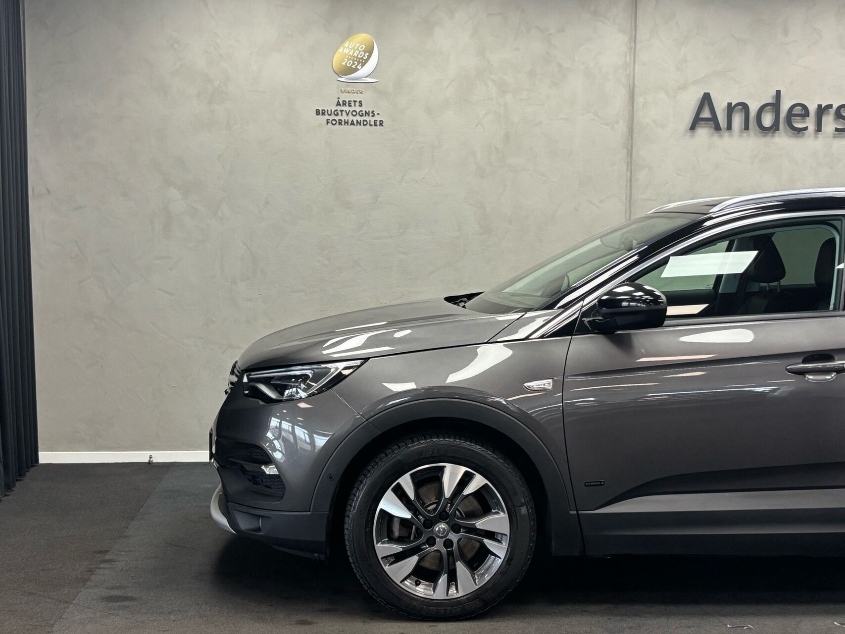 Grå Opel Grandland X fra 2020