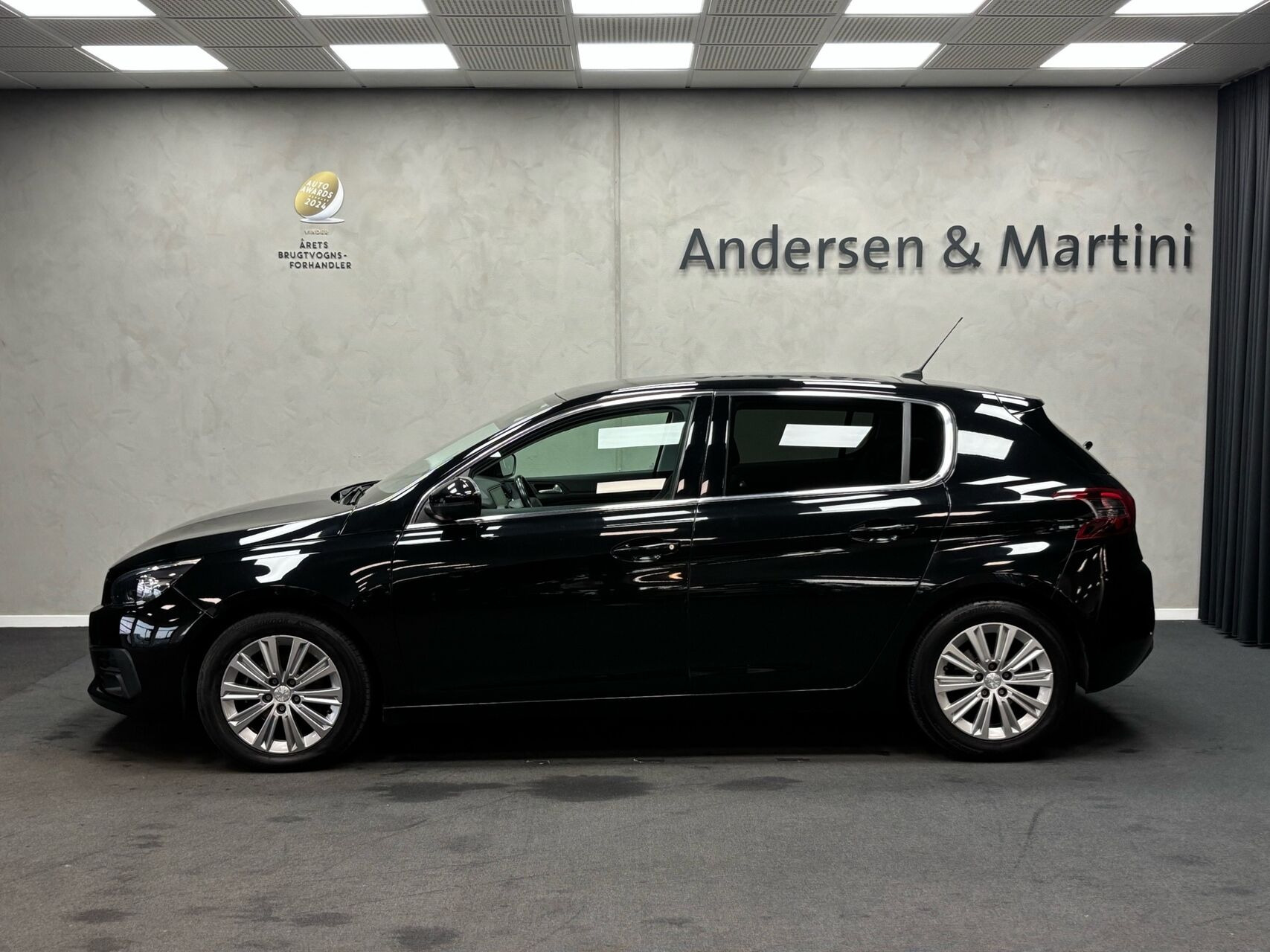 Sort Peugeot 308 fra 2018