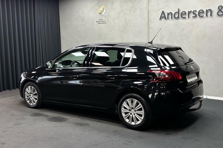 Sort Peugeot 308 fra 2018