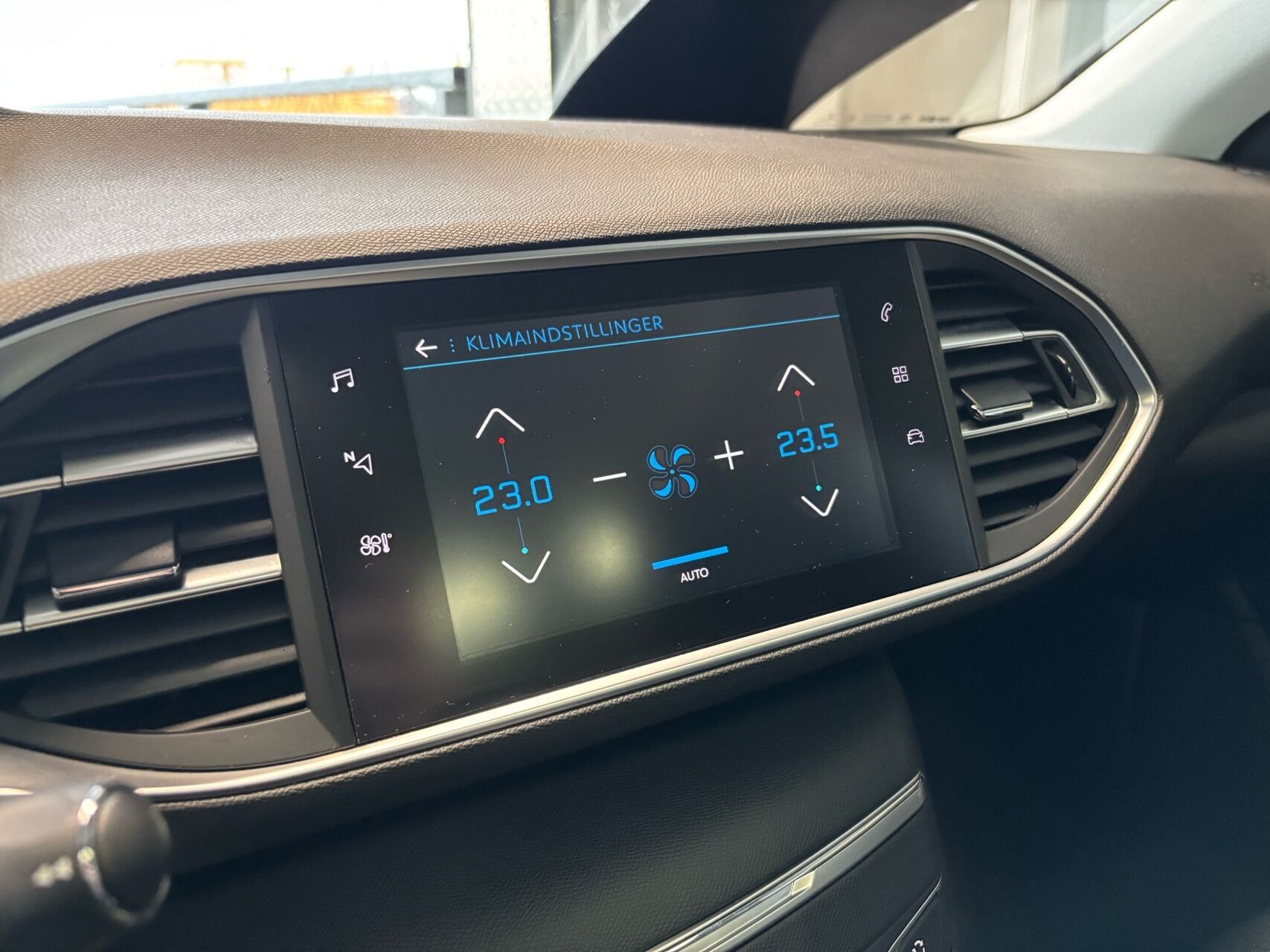 Sort Peugeot 308 fra 2018