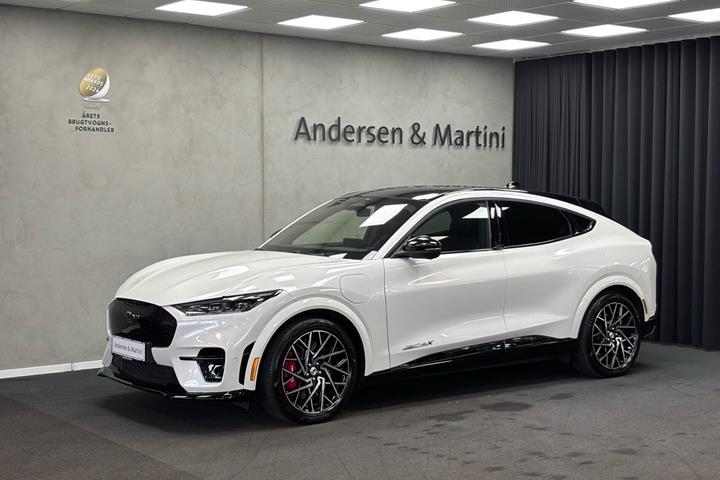 Hvid Ford Mustang Mach-E fra 2025