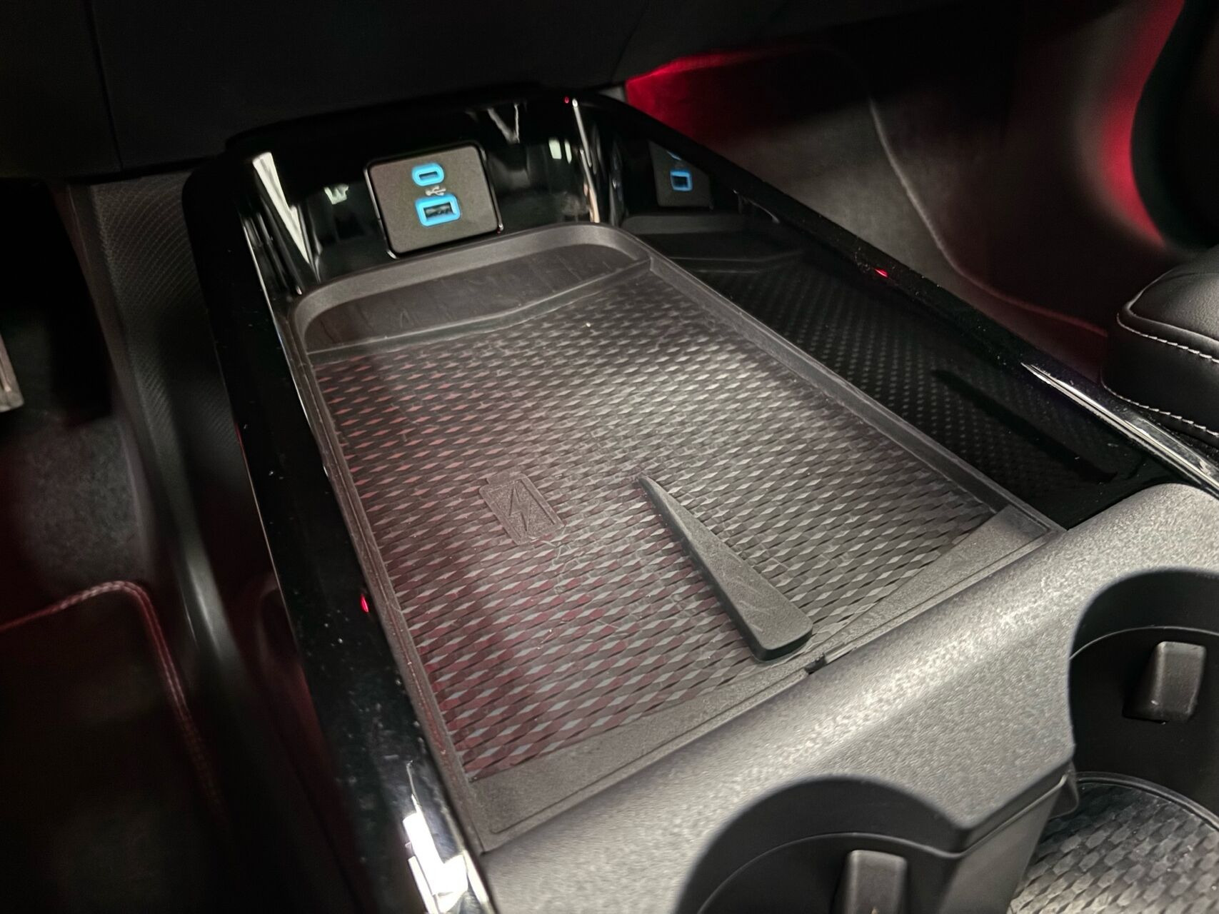 Hvid Ford Mustang Mach-E fra 2025