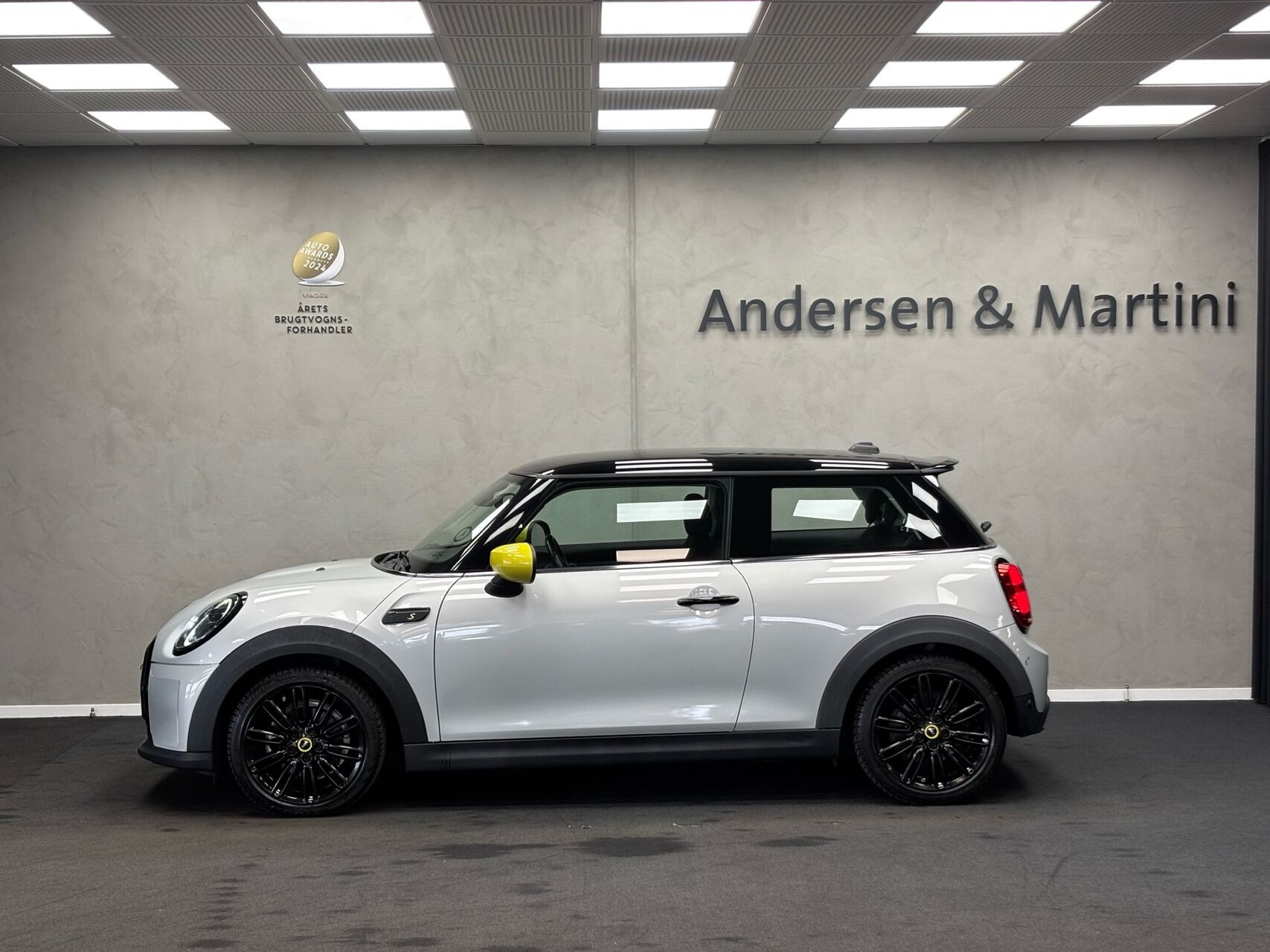 Hvid Mini Cooper fra 2021