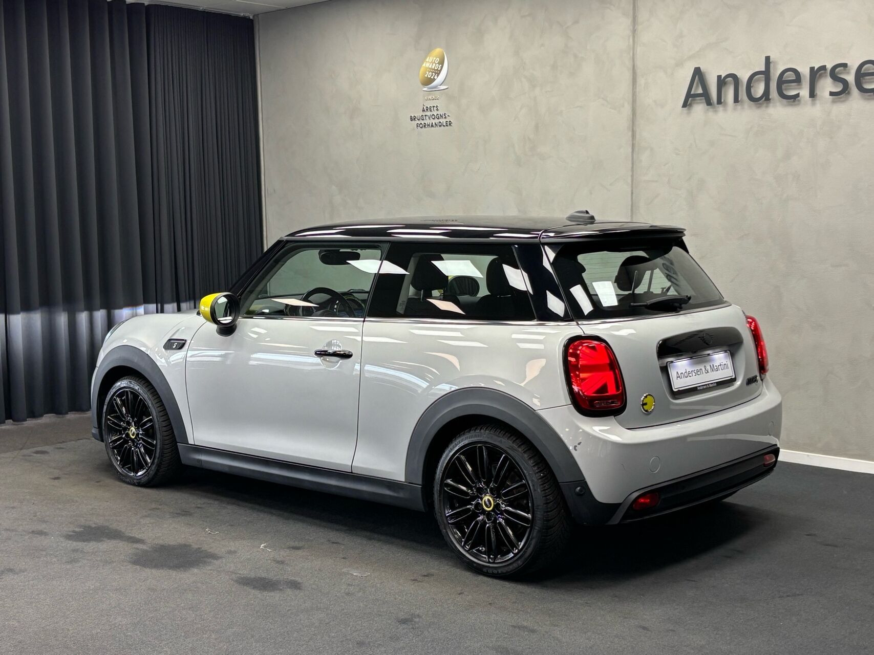 Hvid Mini Cooper fra 2021