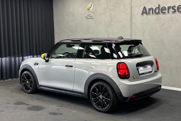 Hvid Mini Cooper fra 2021