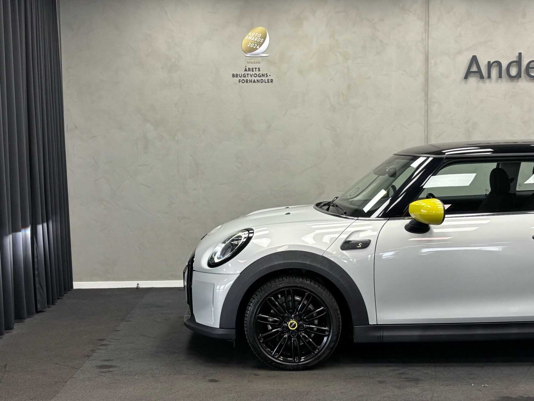 Hvid Mini Cooper fra 2021