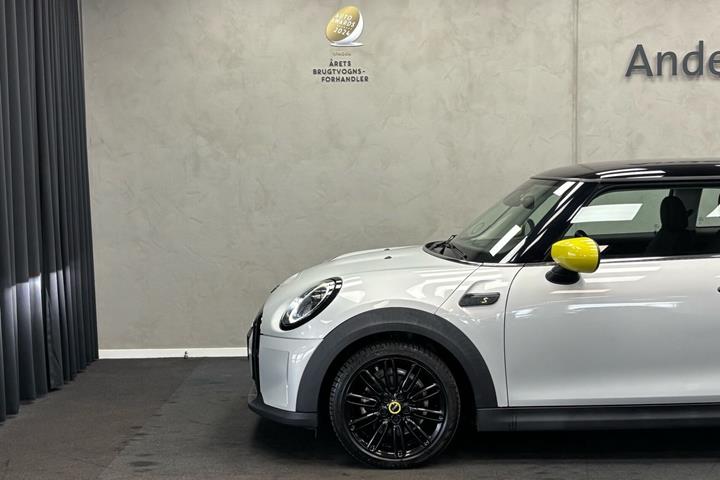 Hvid Mini Cooper fra 2021
