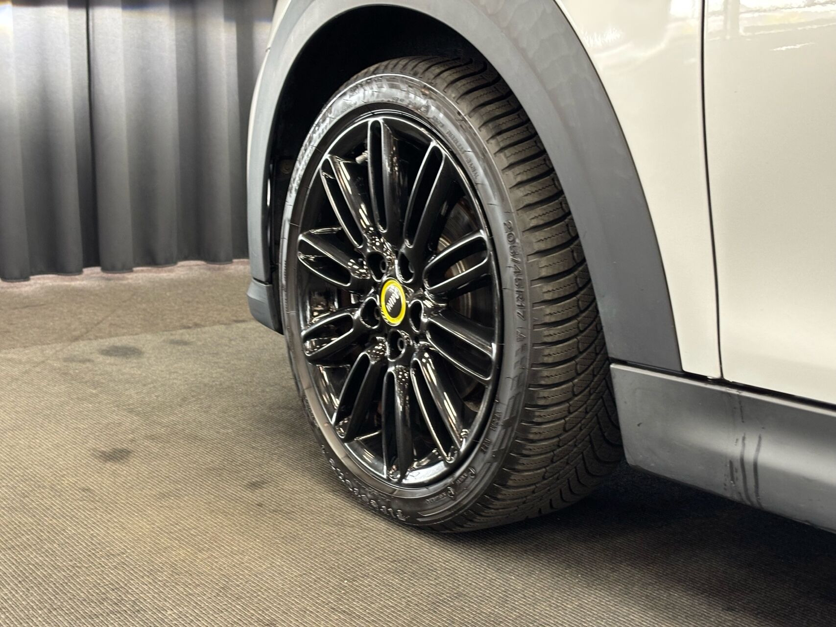 Hvid Mini Cooper fra 2021