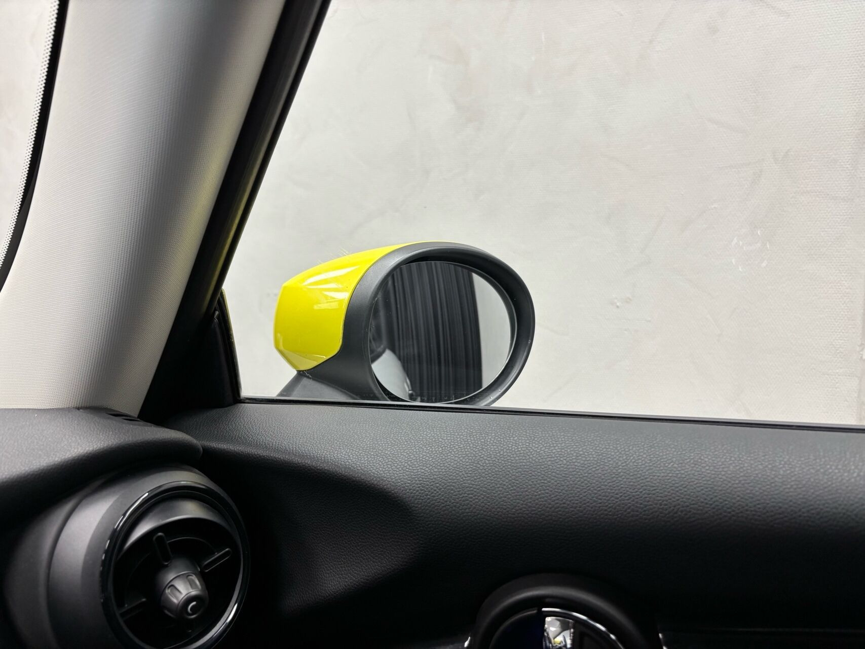 Hvid Mini Cooper fra 2021