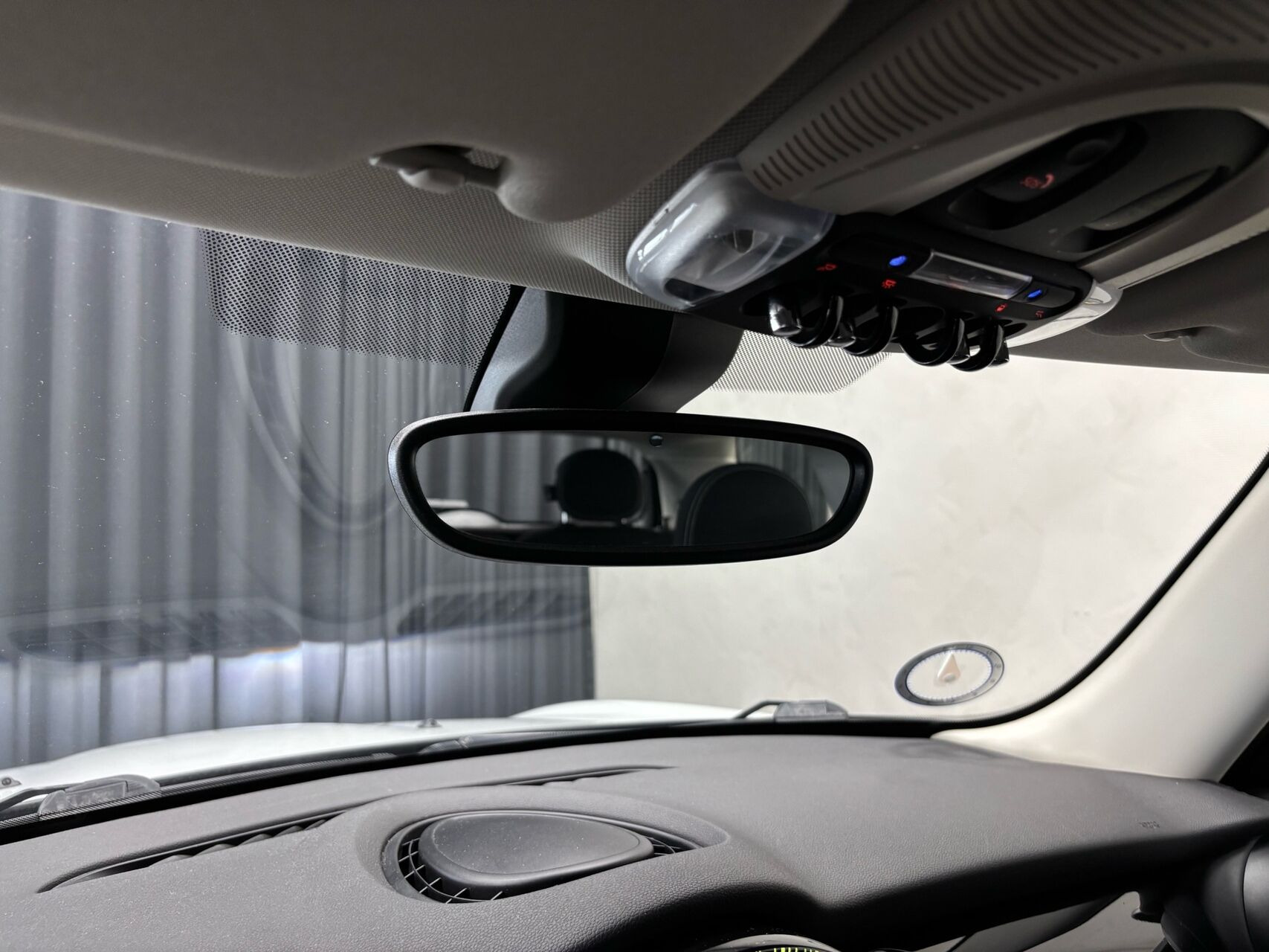 Hvid Mini Cooper fra 2021