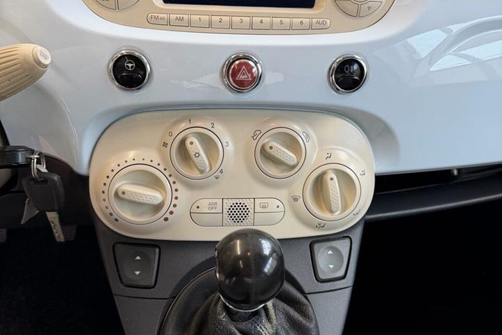 Blå Fiat 500 fra 2008