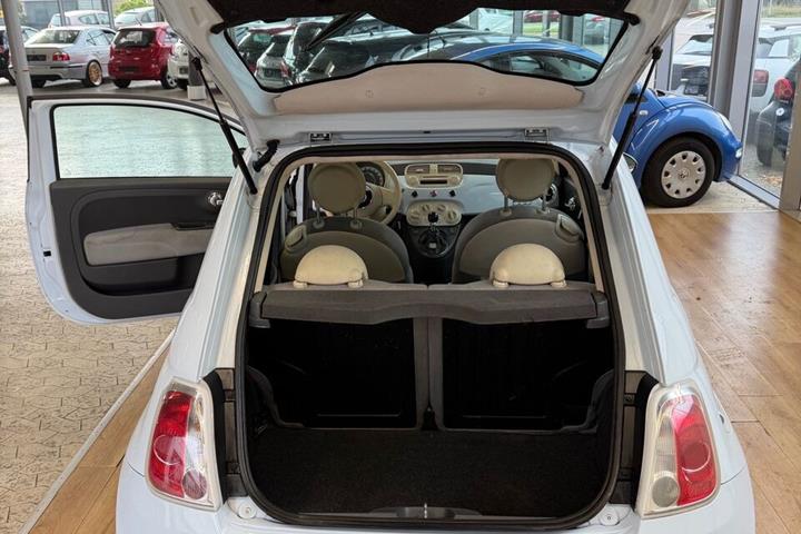 Blå Fiat 500 fra 2008