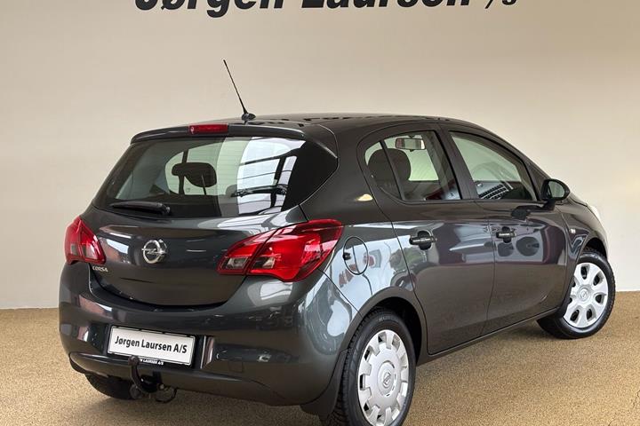 Sort Opel Corsa fra 2017