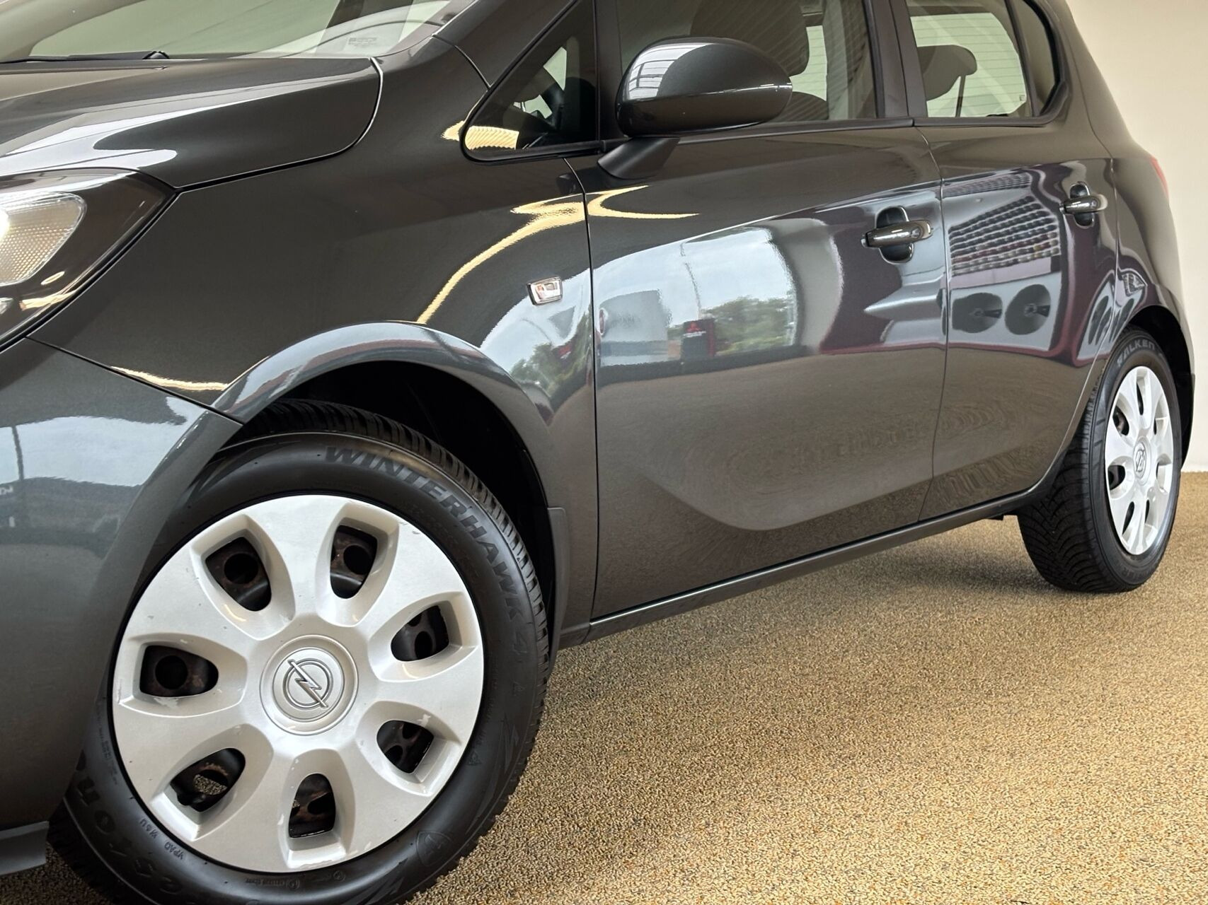 Sort Opel Corsa fra 2017