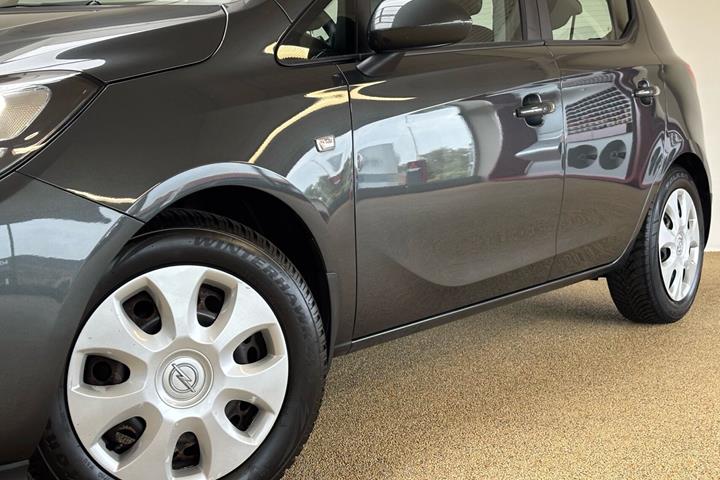 Sort Opel Corsa fra 2017