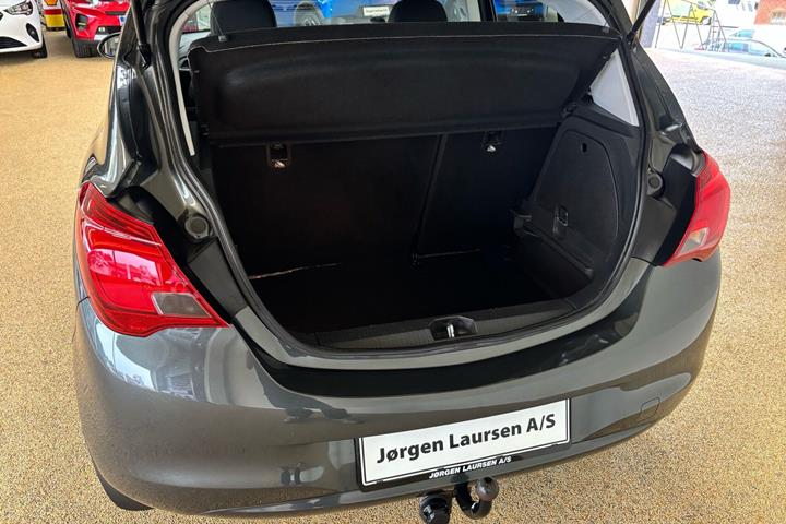 Sort Opel Corsa fra 2017