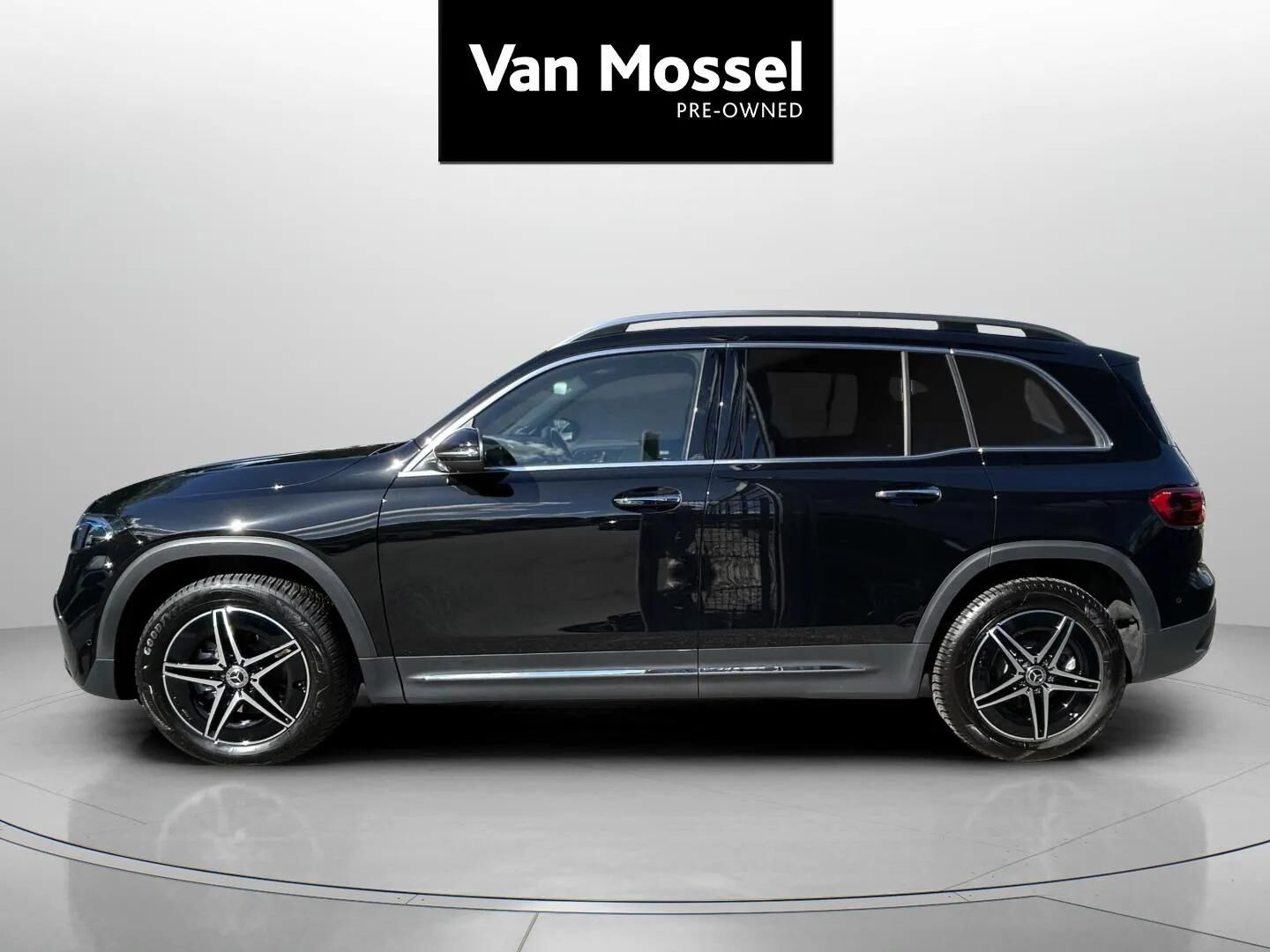 Sort Mercedes EQB250+ fra 2025