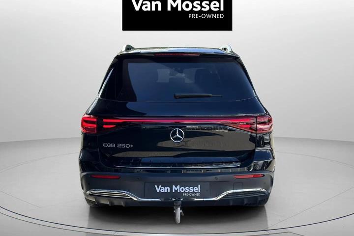 Sort Mercedes EQB250+ fra 2025