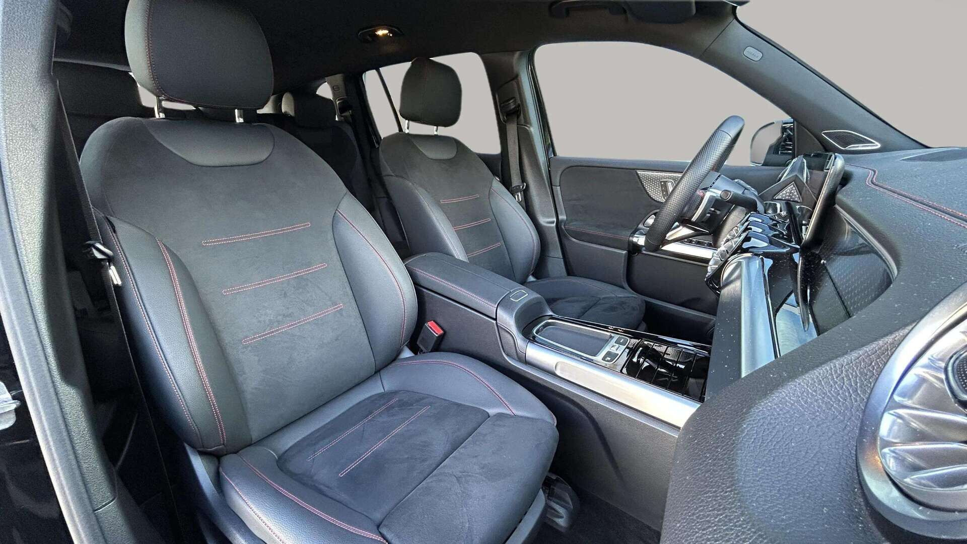 Sort Mercedes EQB250+ fra 2025