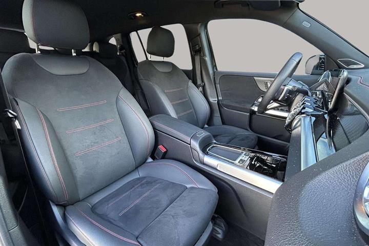 Sort Mercedes EQB250+ fra 2025