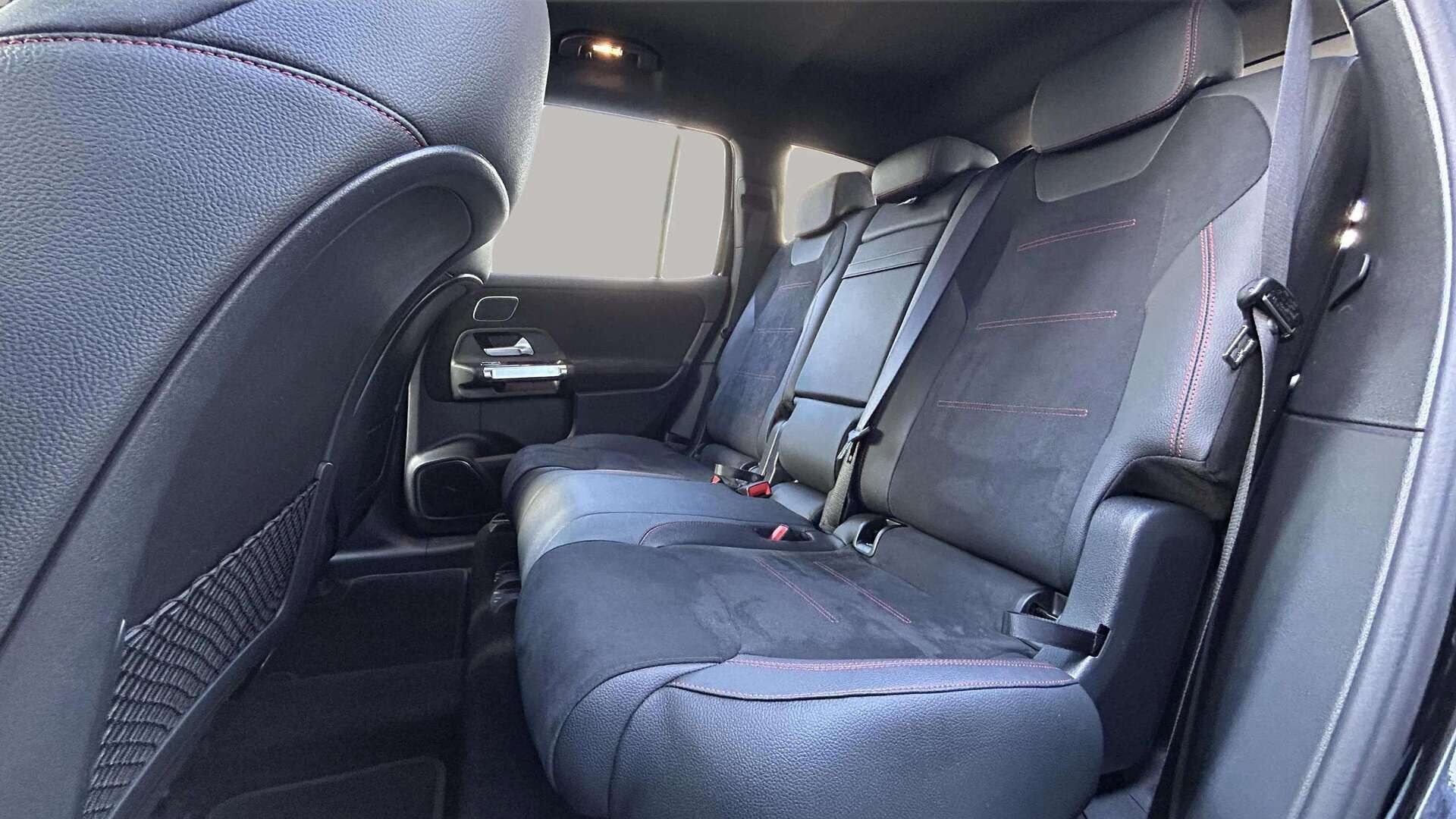 Sort Mercedes EQB250+ fra 2025