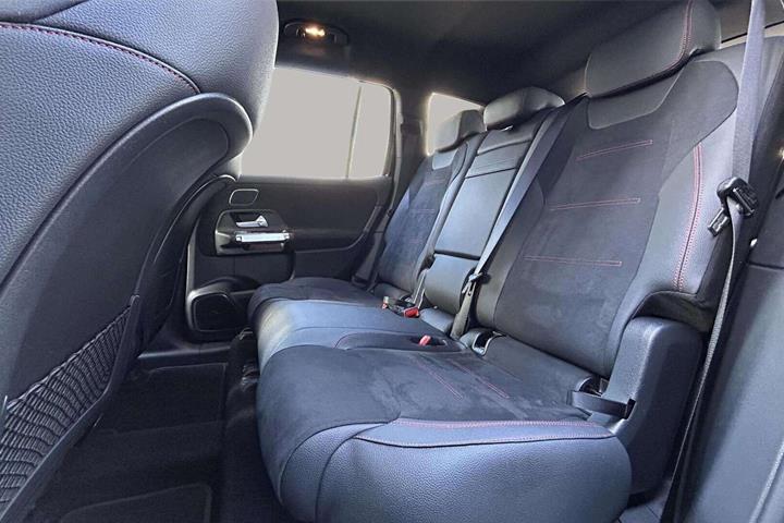 Sort Mercedes EQB250+ fra 2025