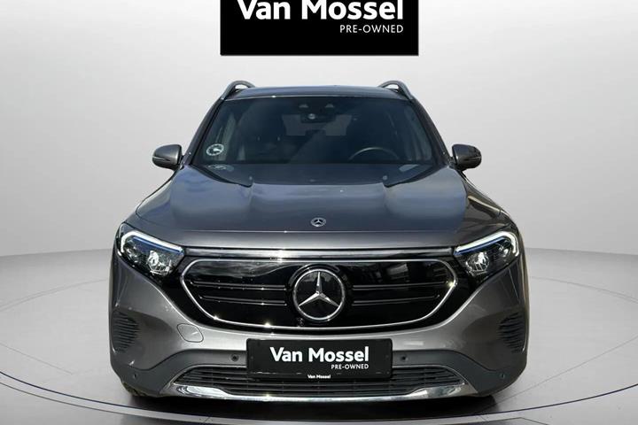 Grå Mercedes EQB250 fra 2023