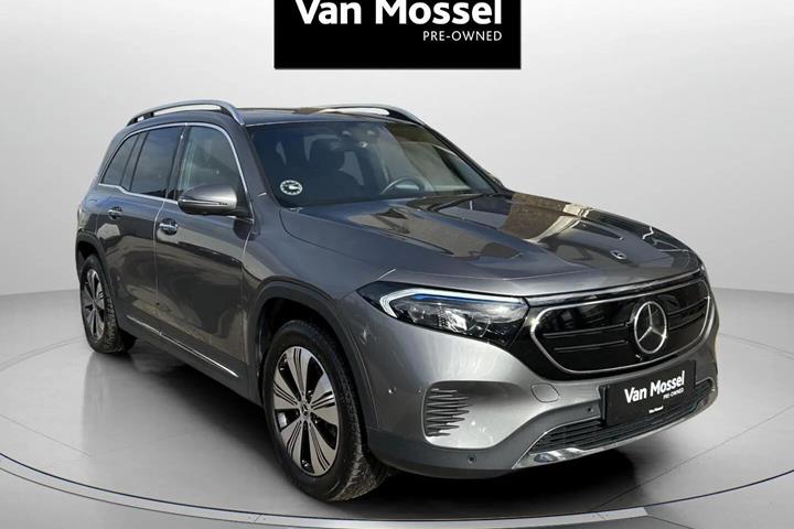 Grå Mercedes EQB250 fra 2023