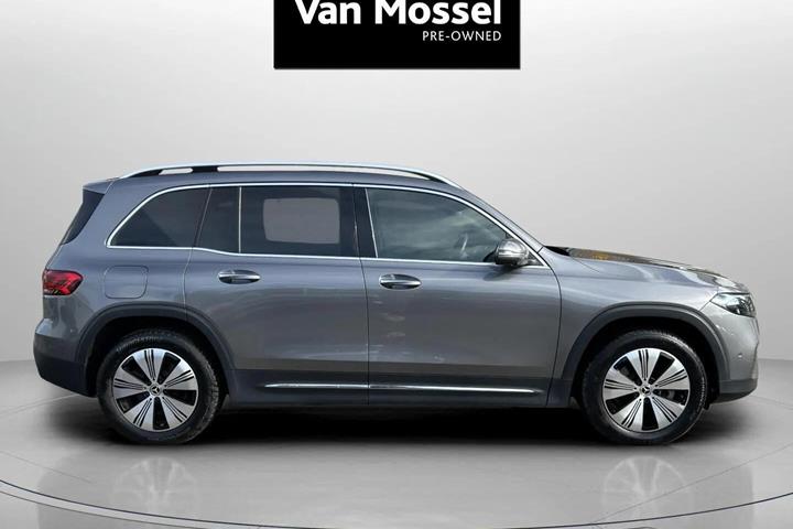 Grå Mercedes EQB250 fra 2023