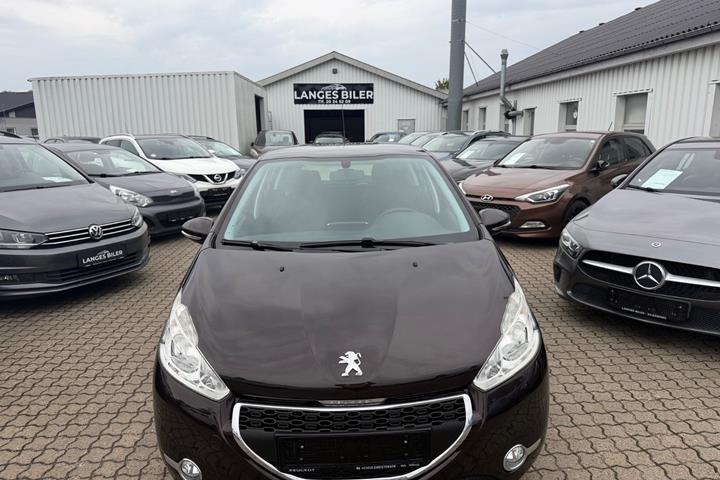 Brun Peugeot 208 fra 2012