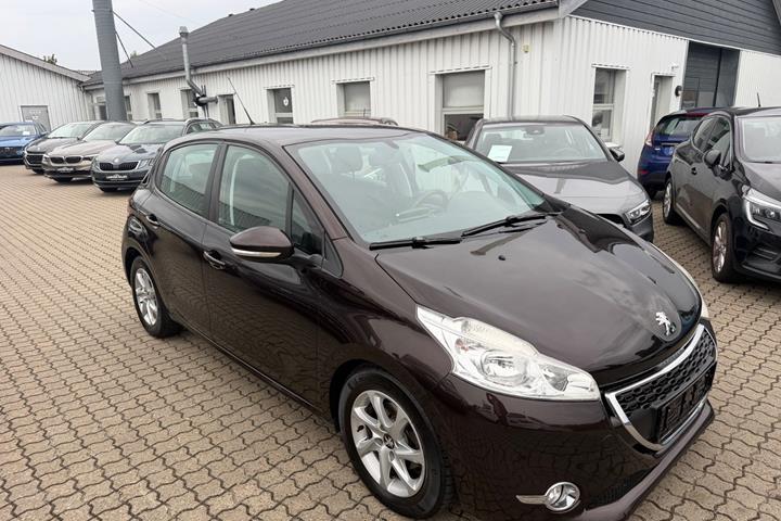 Brun Peugeot 208 fra 2012