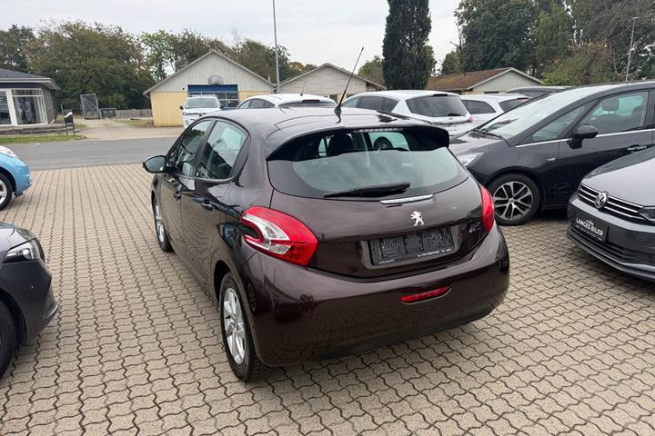Brun Peugeot 208 fra 2012