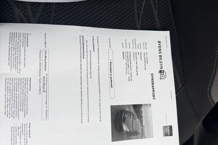 Brun Peugeot 208 fra 2012