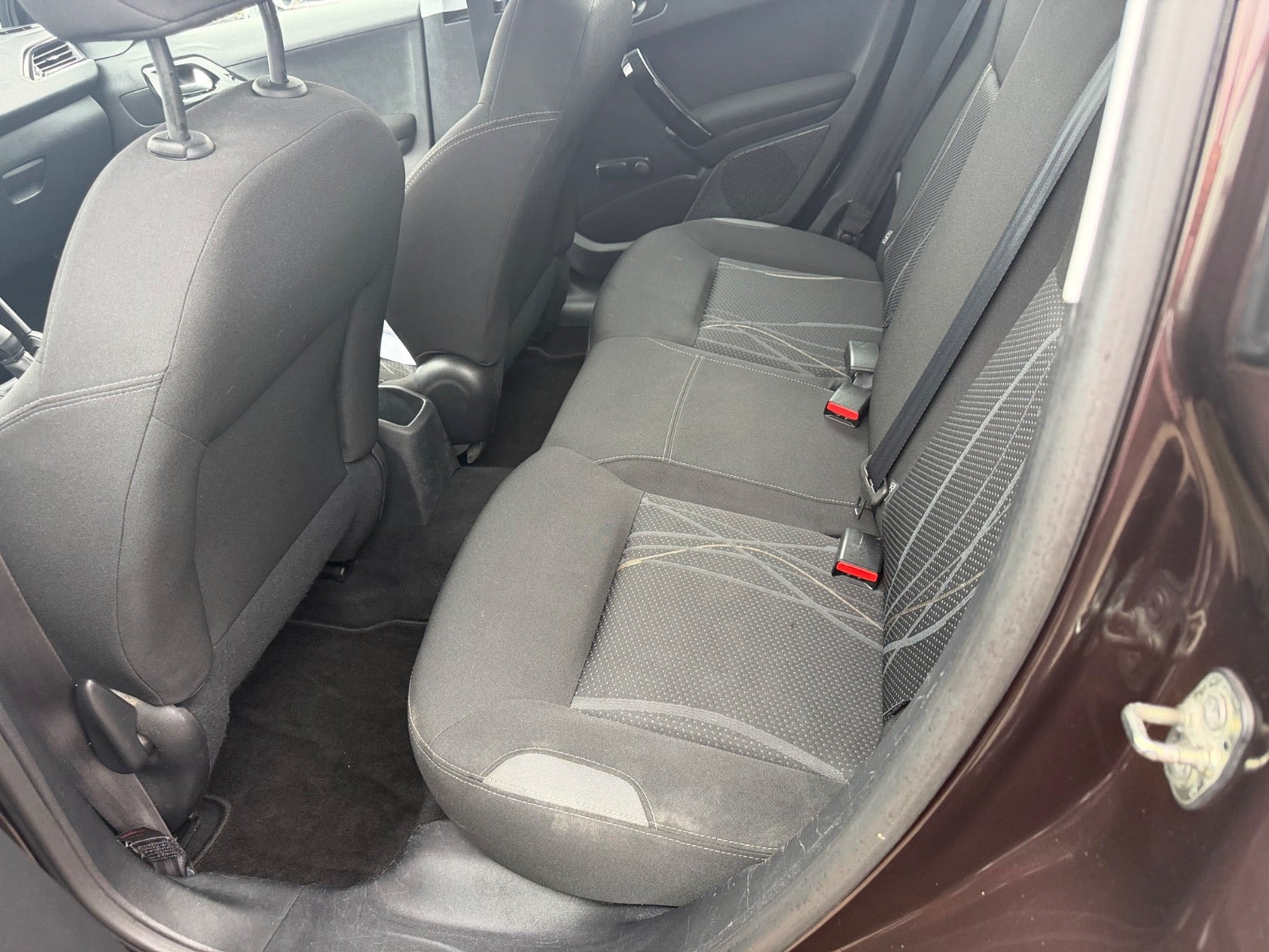 Brun Peugeot 208 fra 2012