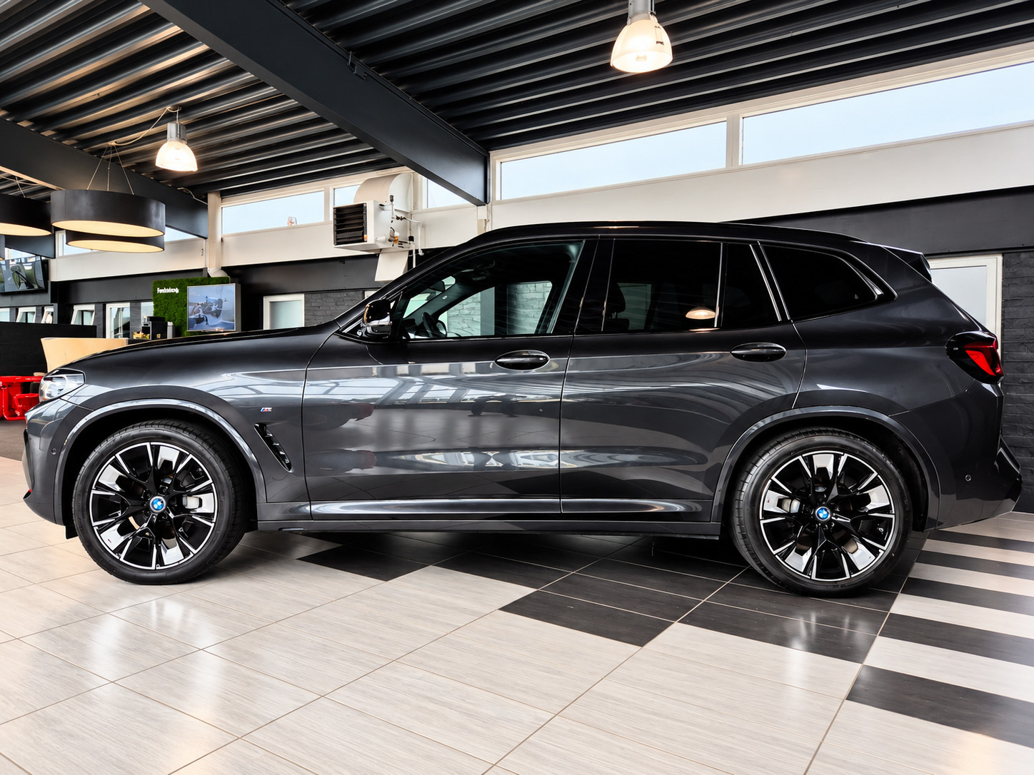 Grå BMW iX3 fra 2022