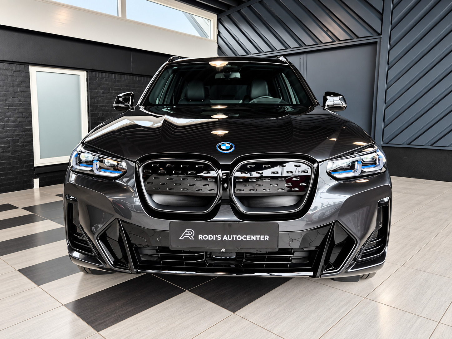 Grå BMW iX3 fra 2022