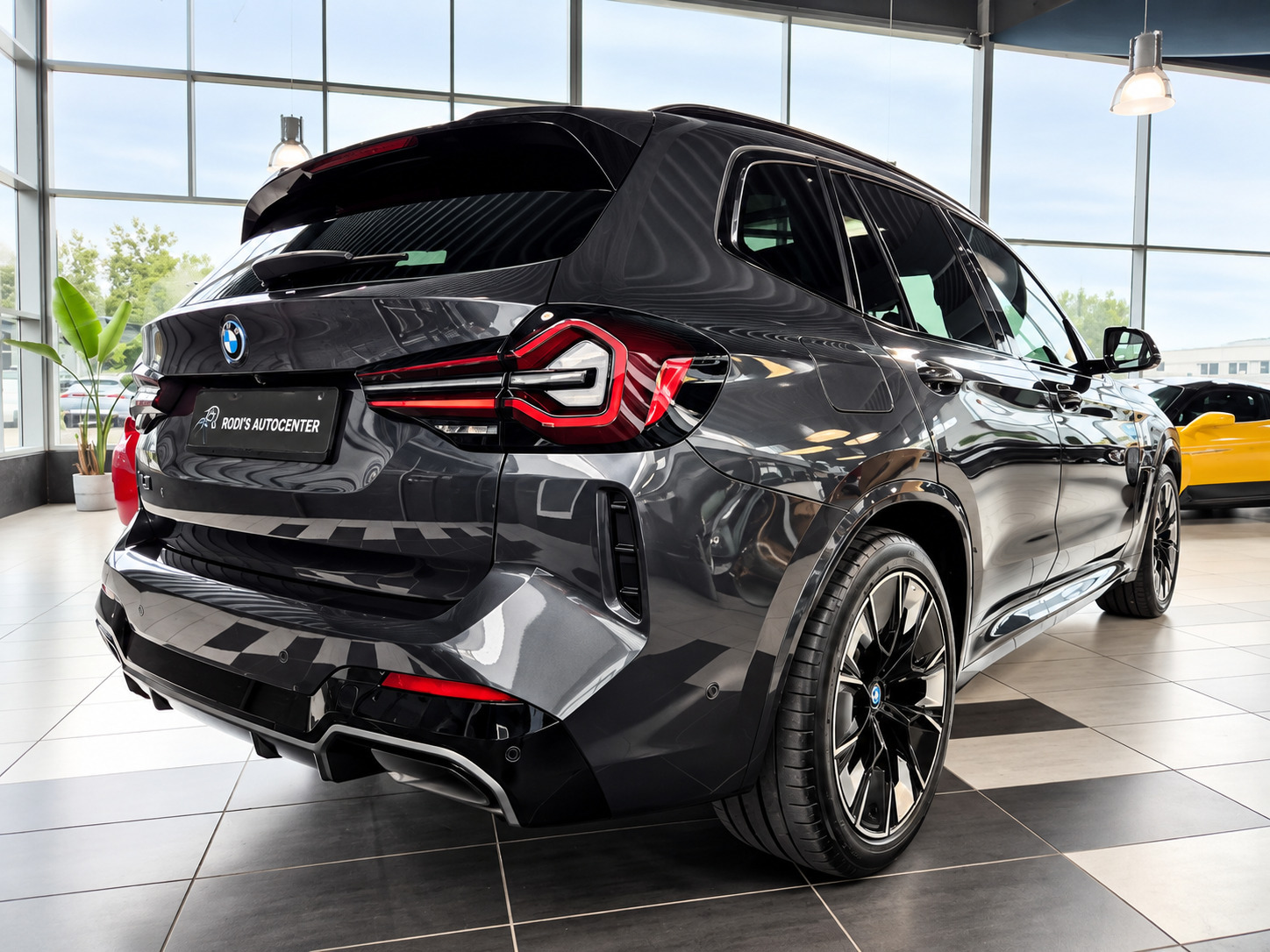 Grå BMW iX3 fra 2022