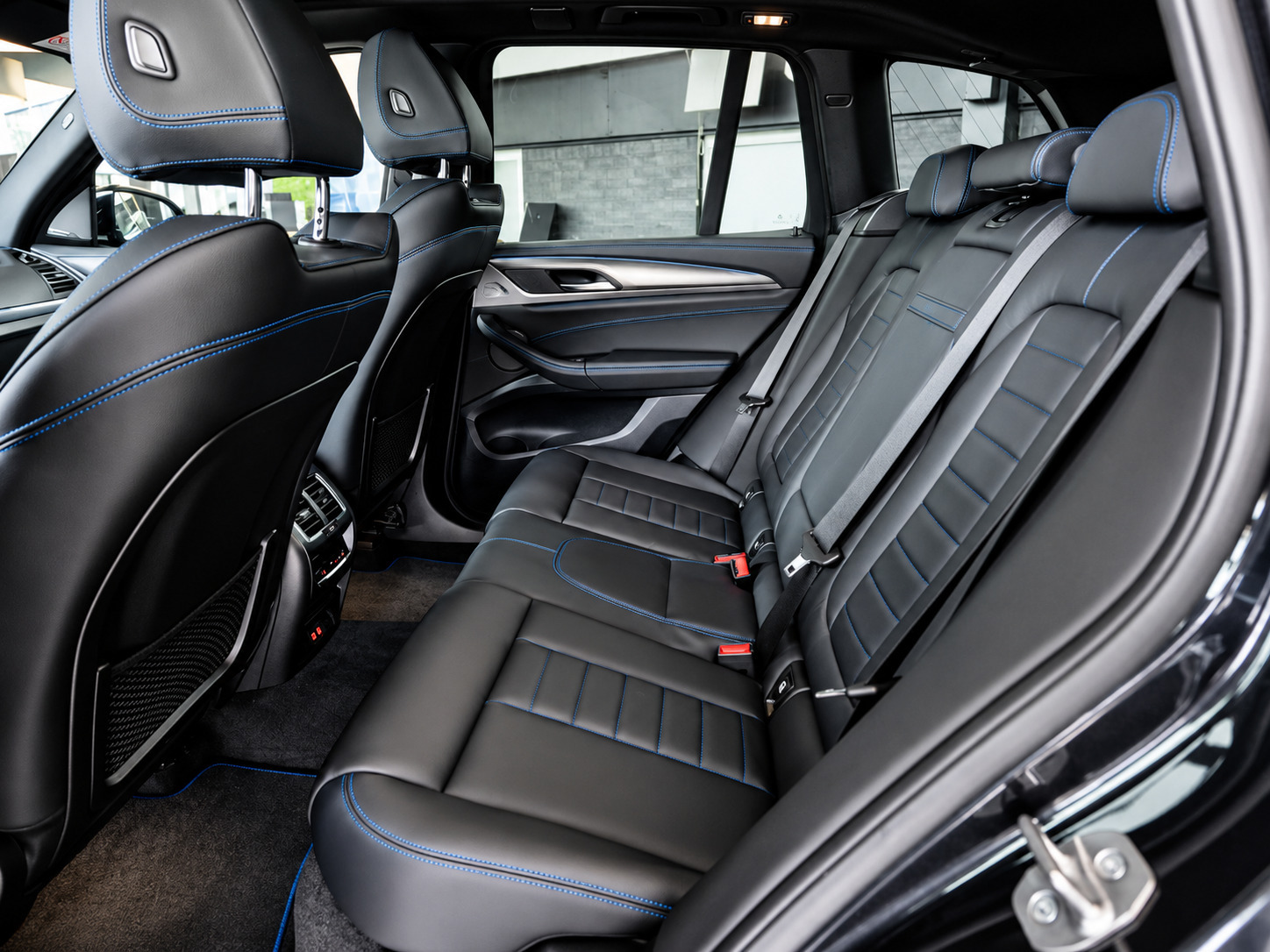 Grå BMW iX3 fra 2022