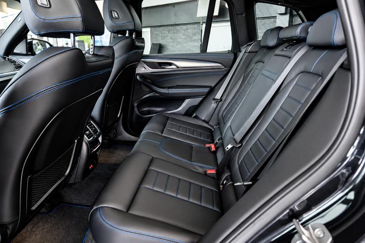Grå BMW iX3 fra 2022