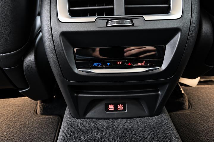 Grå BMW iX3 fra 2022