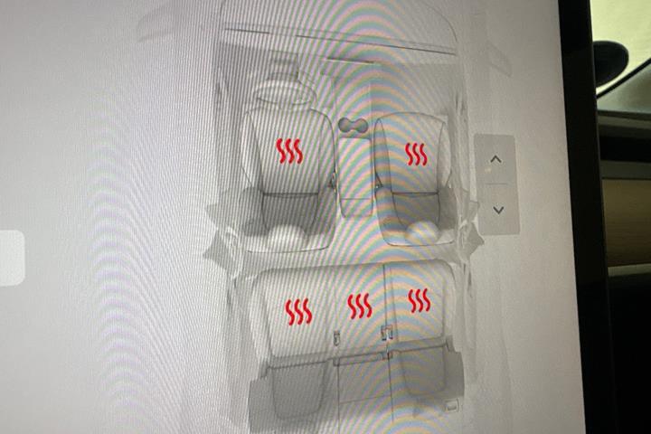 Sort Tesla Model Y fra 2023