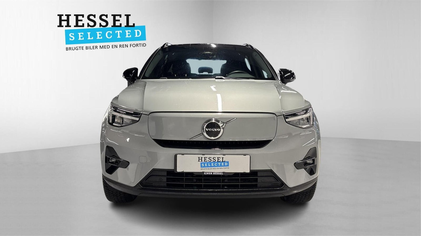 Grå Volvo XC40 fra 2024