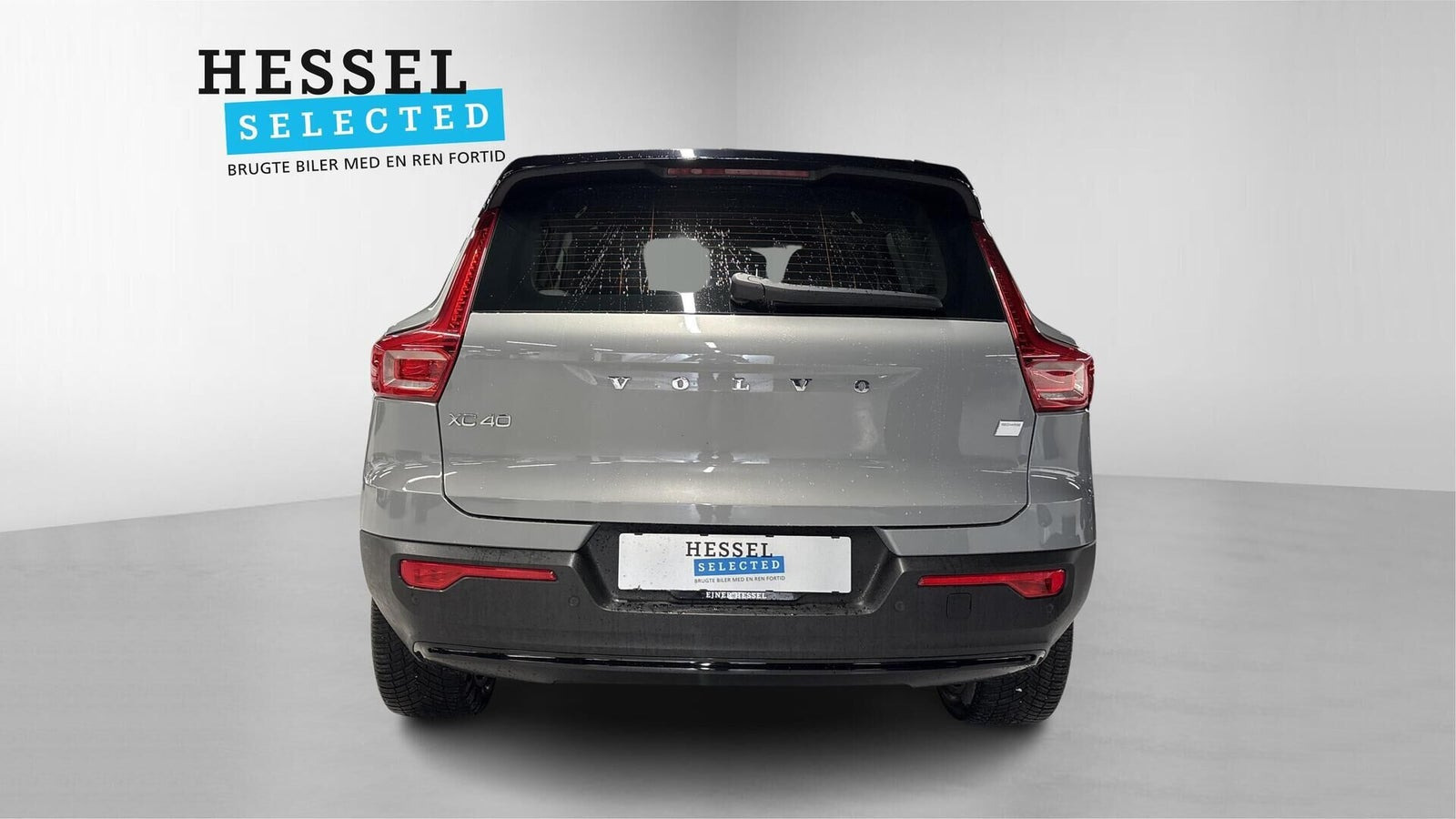 Grå Volvo XC40 fra 2024