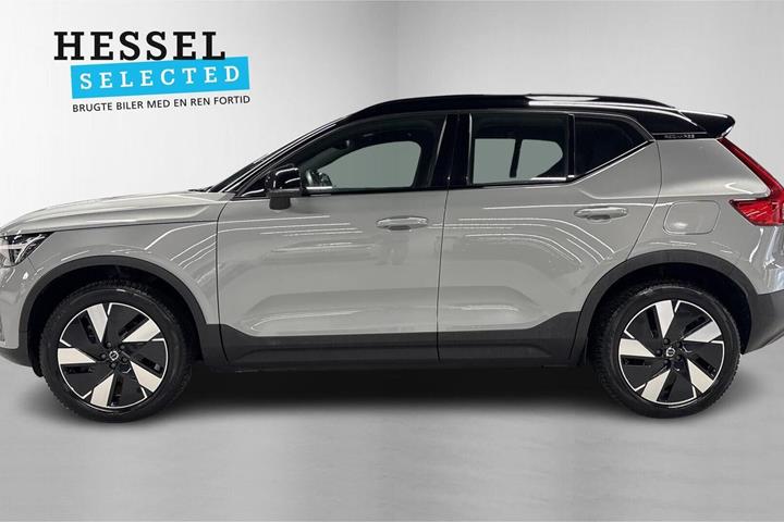 Grå Volvo XC40 fra 2024