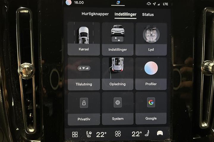 Grå Volvo XC40 fra 2024